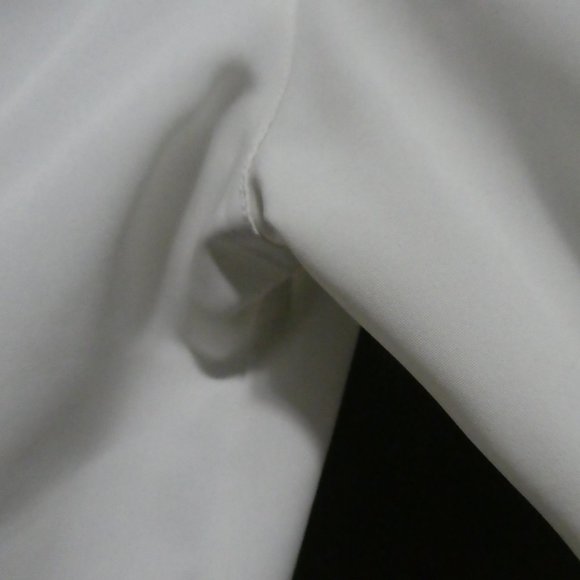 SUSAN HUTTON | size 12 | Elegant White Blouse with Embroidered Detailing - Picture 10 of 16